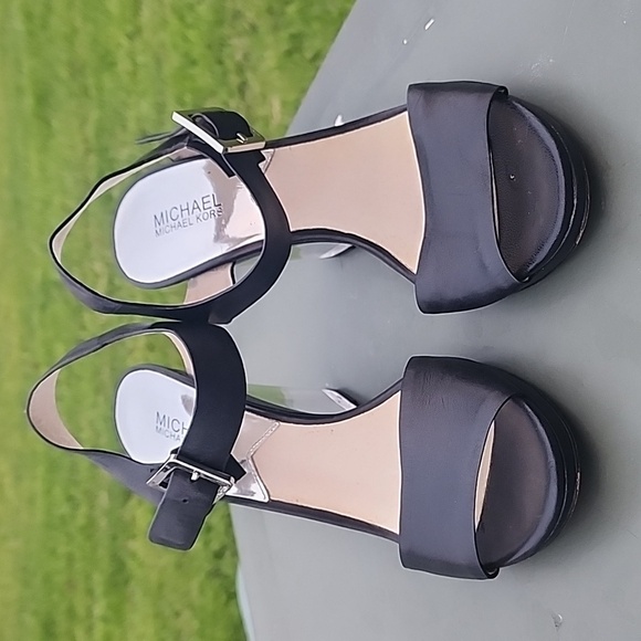 Michael Michael Kors Black leather with Clear-Heel Wedge Size 8.5M - Picture 2 of 7